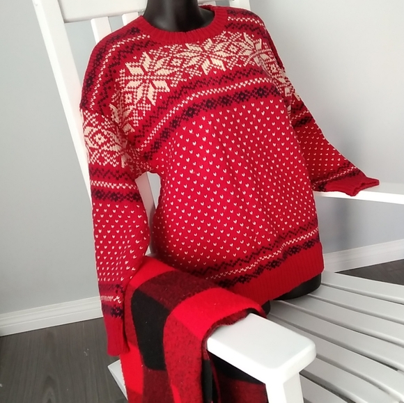 VINTAGE||💯%Wool || Crew Neck Sweater - Picture 2 of 12